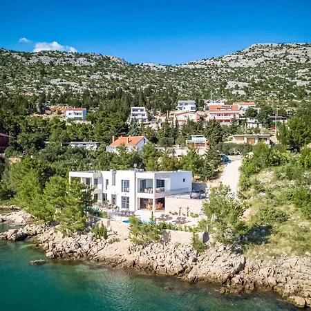 Neptune Vila Starigrad Paklenica